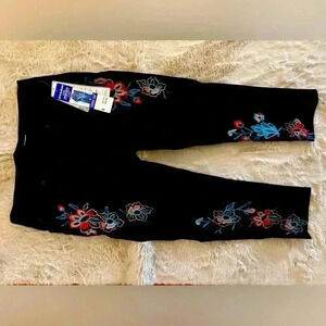 NYGARD SLIMMIMG JEANS SIZE PETITE LARGE NWT